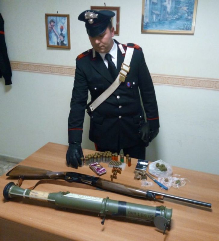 palestrina-le-armi-sequestrate-dai-carabinieri-3