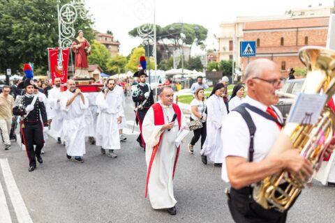 SANTI POCO CONOSCIUTI E AMATI SAN CESAREO È TRA QUESTI E POI È IL PATRONO DELLA CITTÀ CHE HA IL SUO NOME
