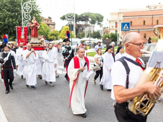 SANTI POCO CONOSCIUTI E AMATI SAN CESAREO È TRA QUESTI E POI È IL PATRONO DELLA CITTÀ CHE HA IL SUO NOME